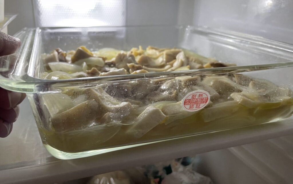iwakiのケーキ焼き皿KBC222で料理を作ってそのまま冷蔵庫で保存する